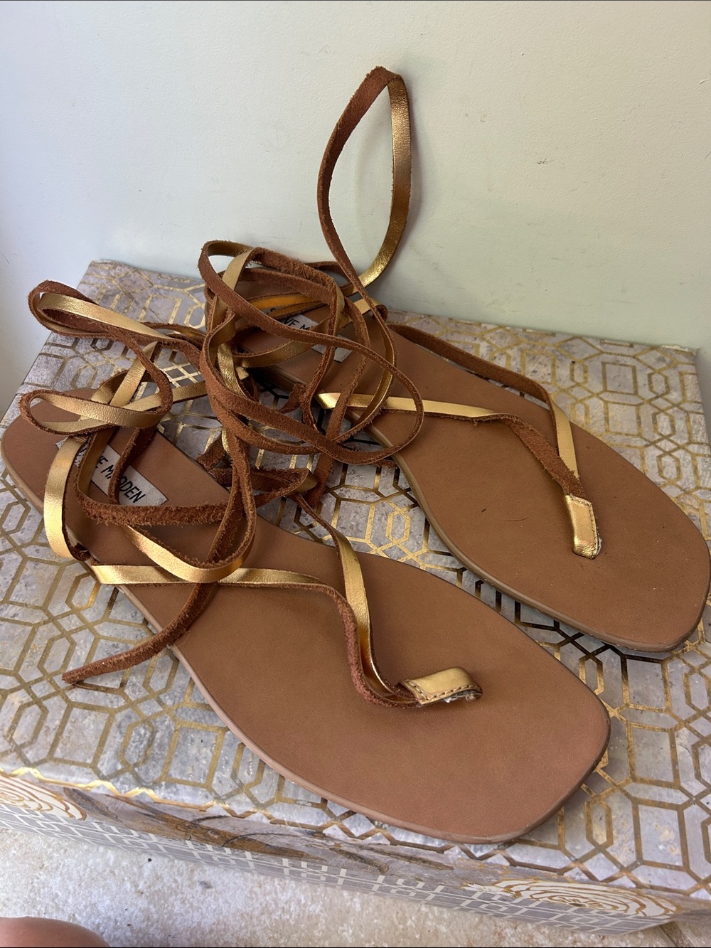 Steve Madden Wynn Gold Leather Lace Up Sandals Women's size 9